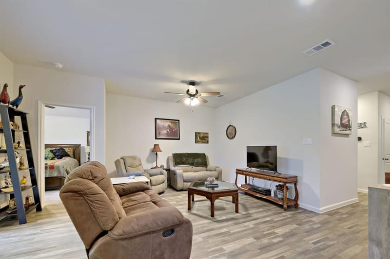 420 Jameson Street, Springtown TX 76082 - Photo 7