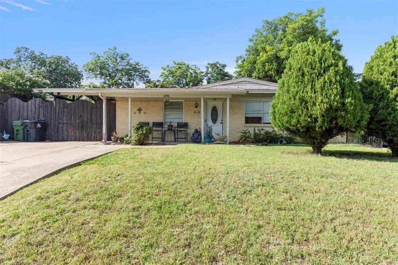 2211 Cloverdale Street, Arlington TX 76010 - Photo 6