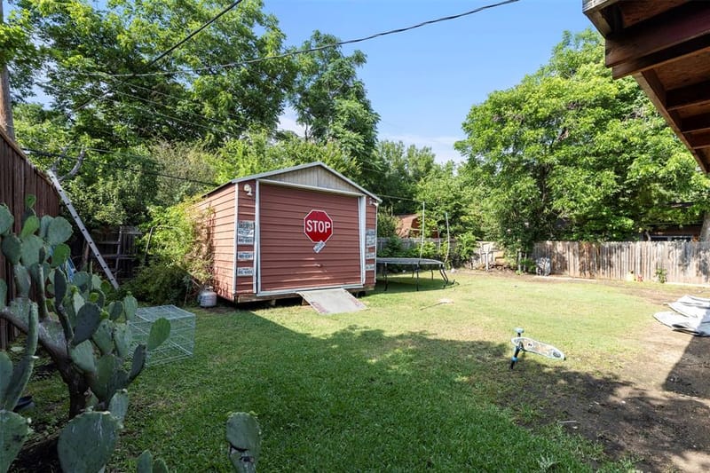 2211 Cloverdale Street, Arlington TX 76010 - Photo 18