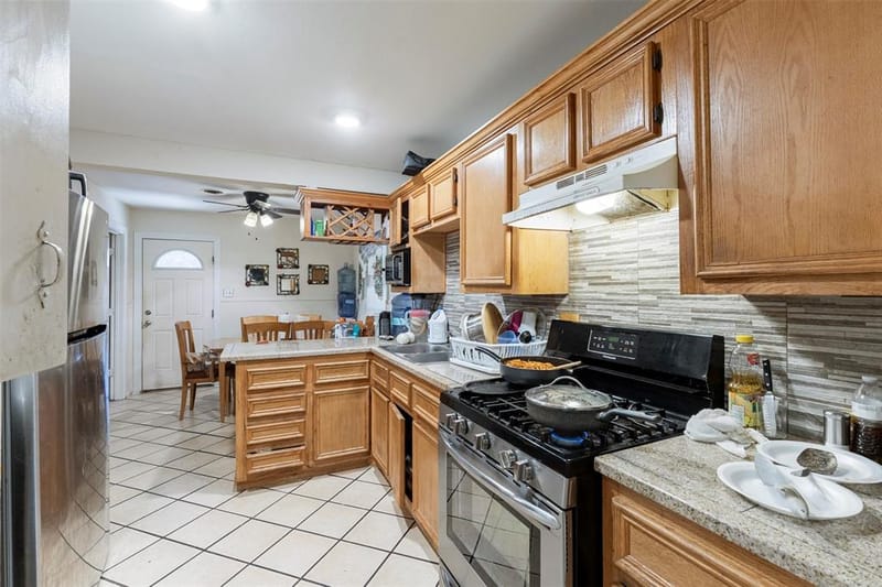 2211 Cloverdale Street, Arlington TX 76010 - Photo 8