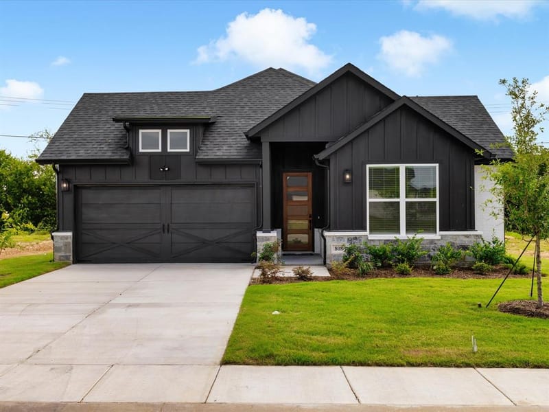 808 Tesslynn Avenue, Godley TX 76044