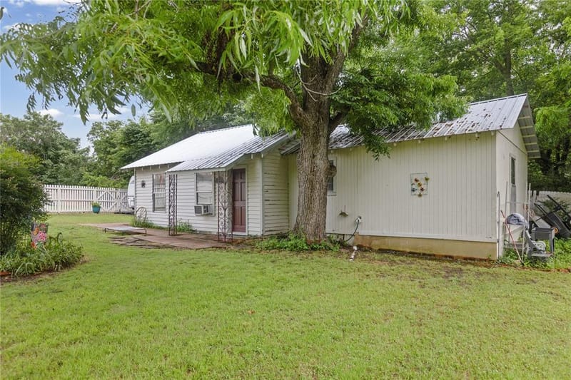 303 W Market Street, Honey Grove TX 75446 - Photo 31