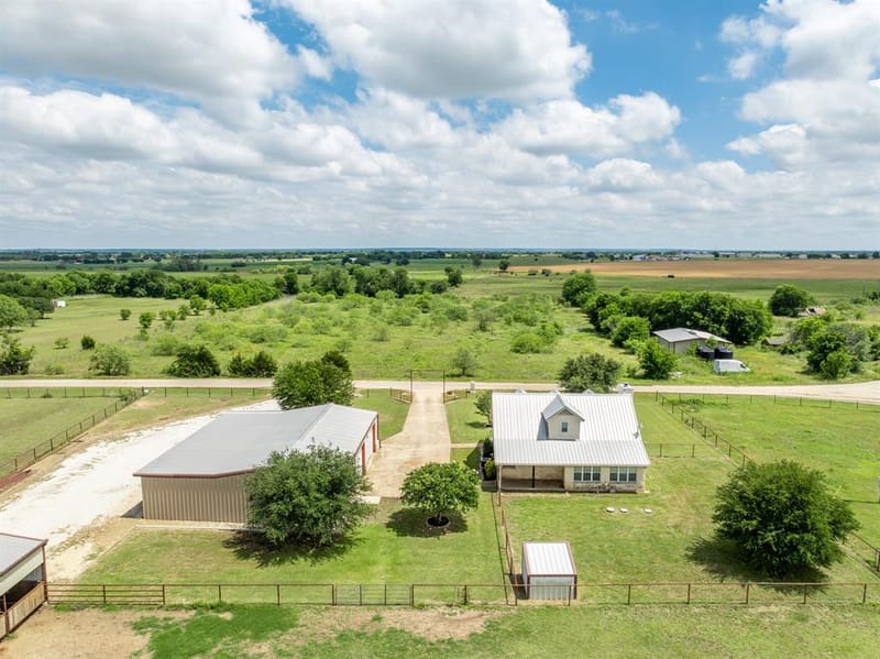 560 Meadow Lane, Crawford TX 76638 - Photo 6