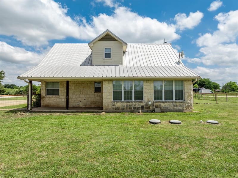 560 Meadow Lane, Crawford TX 76638 - Photo 17