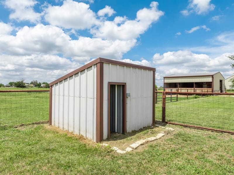 560 Meadow Lane, Crawford TX 76638 - Photo 16