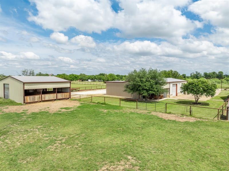 560 Meadow Lane, Crawford TX 76638 - Photo 7
