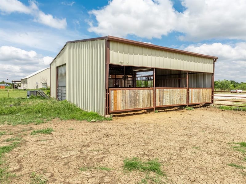 560 Meadow Lane, Crawford TX 76638 - Photo 8
