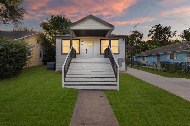 1507 E Waco Avenue, Dallas TX 75216 - Photo 2