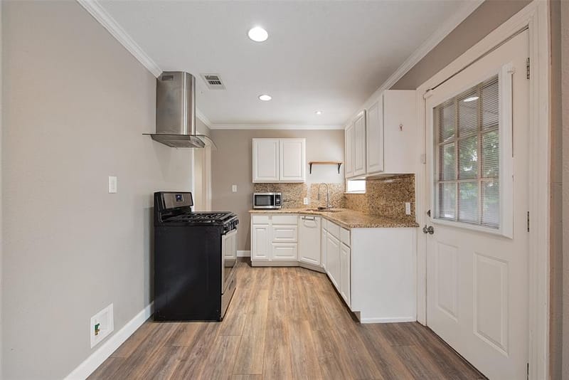 4913 Calmont Avenue, Fort Worth TX 76107 - Photo 8