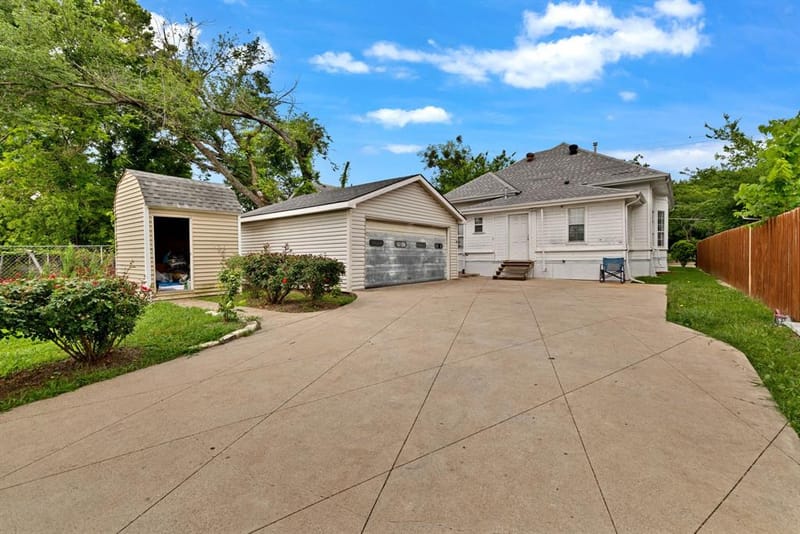 1811 Wesley Street, Greenville TX 75401 - Photo 13