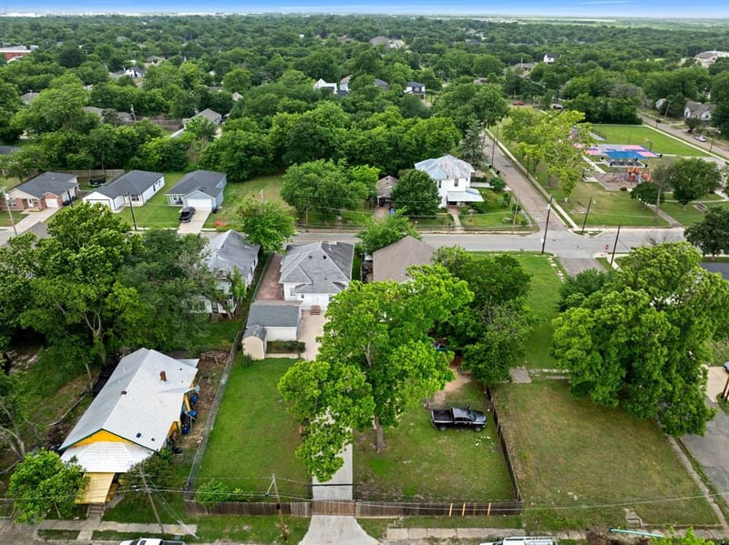 1811 Wesley Street, Greenville TX 75401 - Photo 16