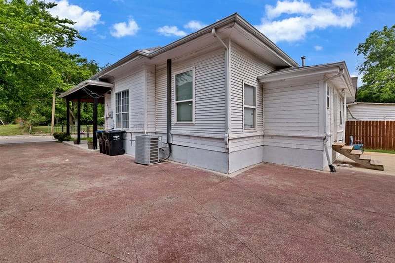 1811 Wesley Street, Greenville TX 75401 - Photo 12