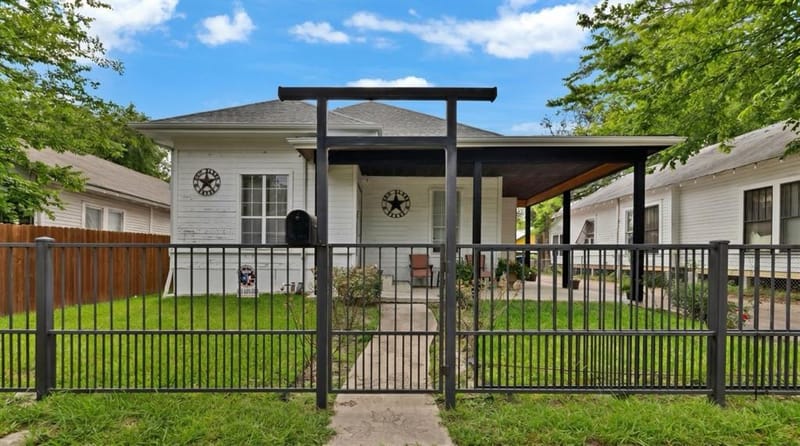 1811 Wesley Street, Greenville TX 75401 - Photo 3