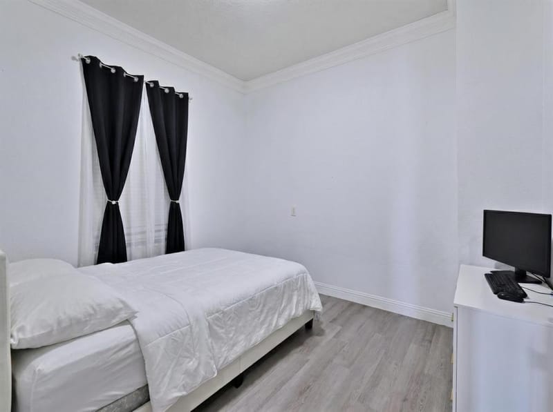 1811 Wesley Street, Greenville TX 75401 - Photo 10