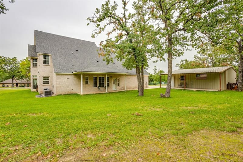263 Oak Creek Circle, Springtown TX 76082 - Photo 6