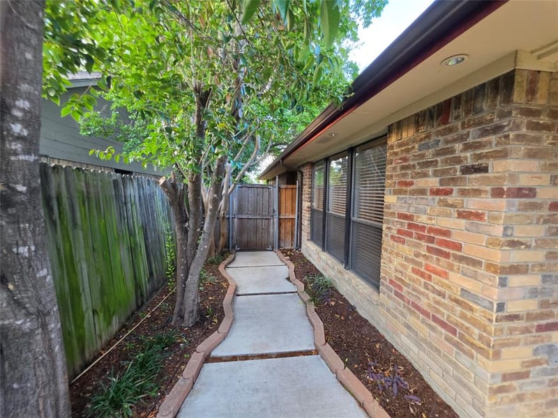 3038 Modella Avenue, Dallas TX 75229 - Photo 35