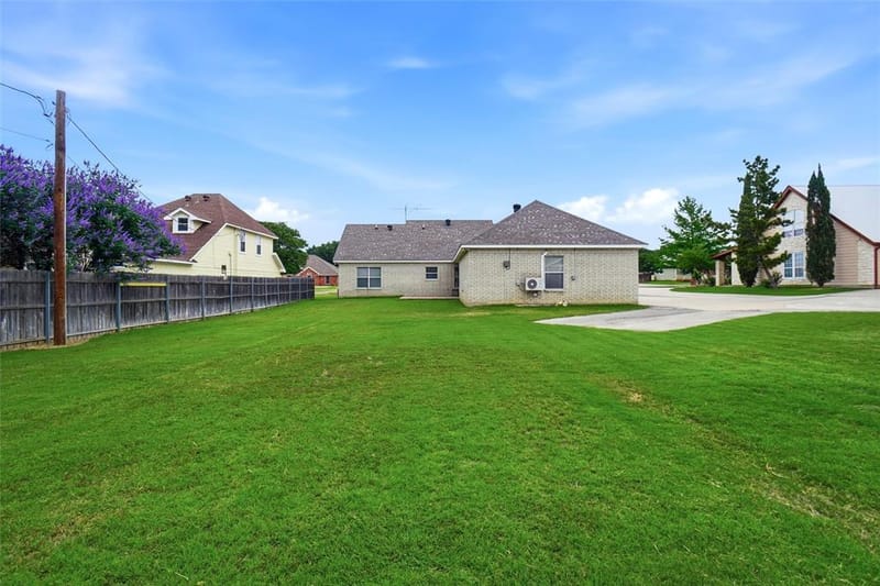 207 Bonita Drive, Granbury TX 76049 - Photo 17