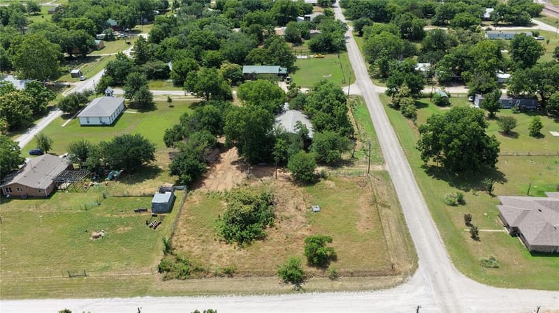 306 Denver Road, Sunset TX 76270 - Photo 2
