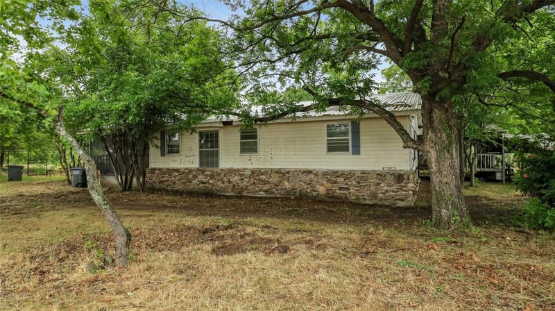 306 Denver Road, Sunset TX 76270 - Photo 3