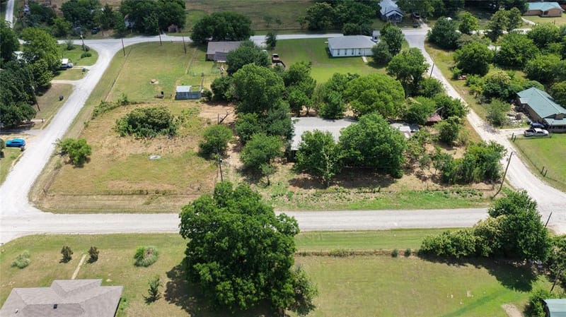306 Denver Road, Sunset TX 76270 - Photo 9