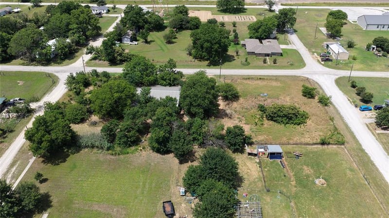 306 Denver Road, Sunset TX 76270 - Photo 4