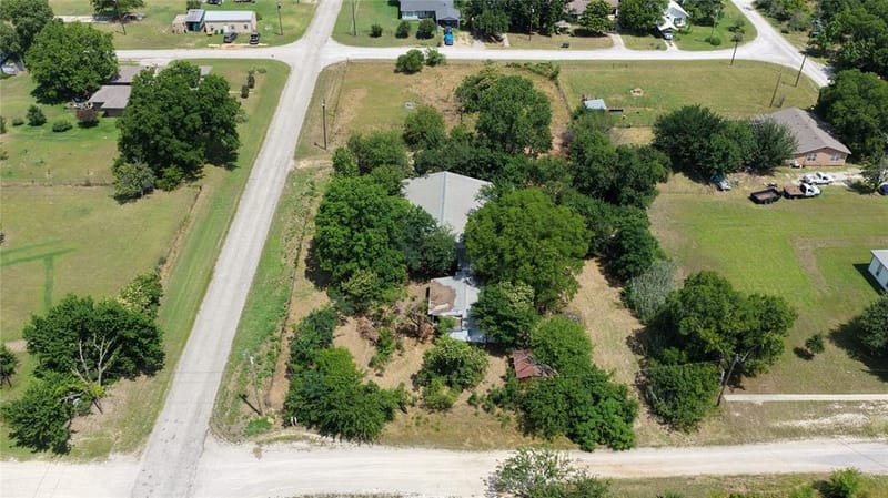 306 Denver Road, Sunset TX 76270 - Photo 8