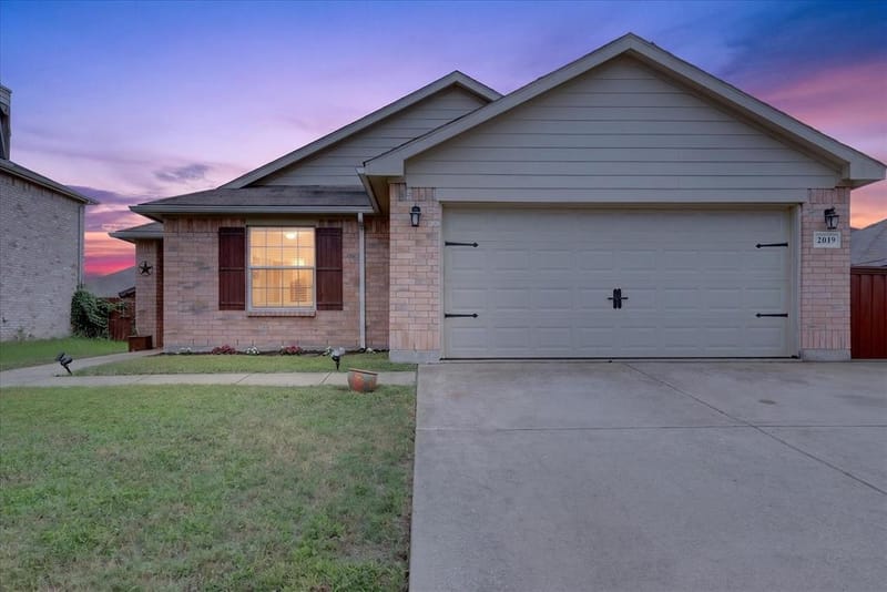 2019 Limestone Drive, Grand Prairie TX 75052 - Photo 4