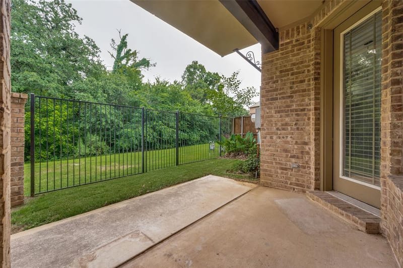 921 Brook Forest Lane, Euless TX 76039 - Photo 8