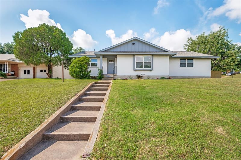 2406 Magna Vista Drive, Dallas TX 75216 - Photo 2