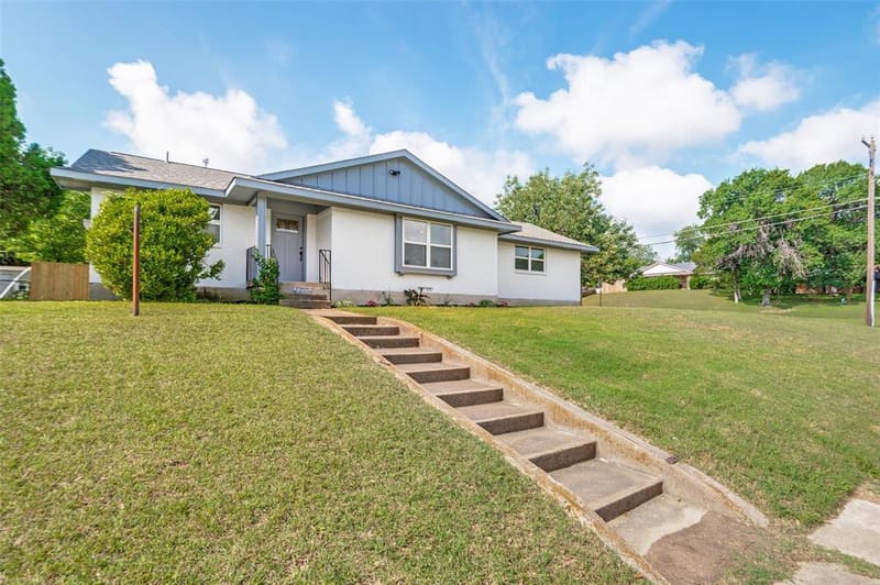 2406 Magna Vista Drive, Dallas TX 75216