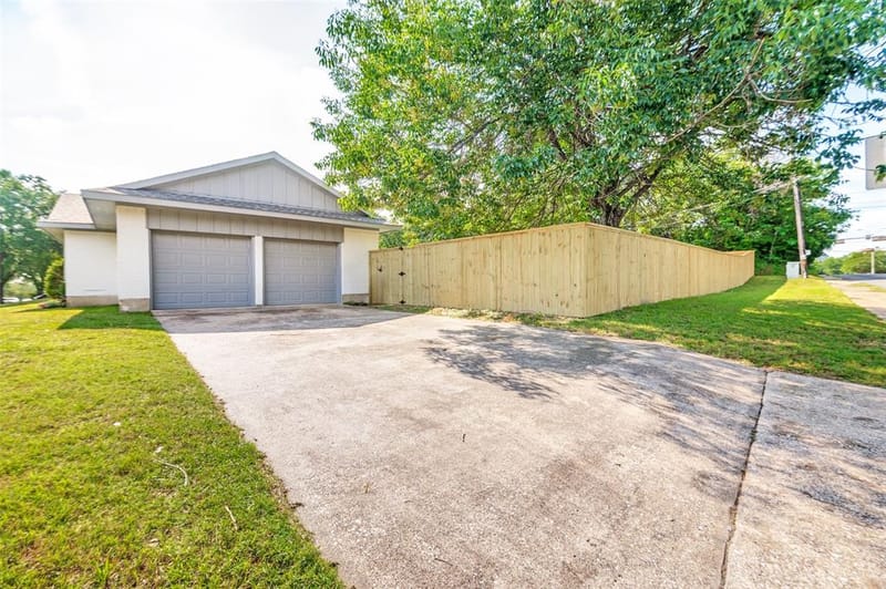 2406 Magna Vista Drive, Dallas TX 75216 - Photo 21