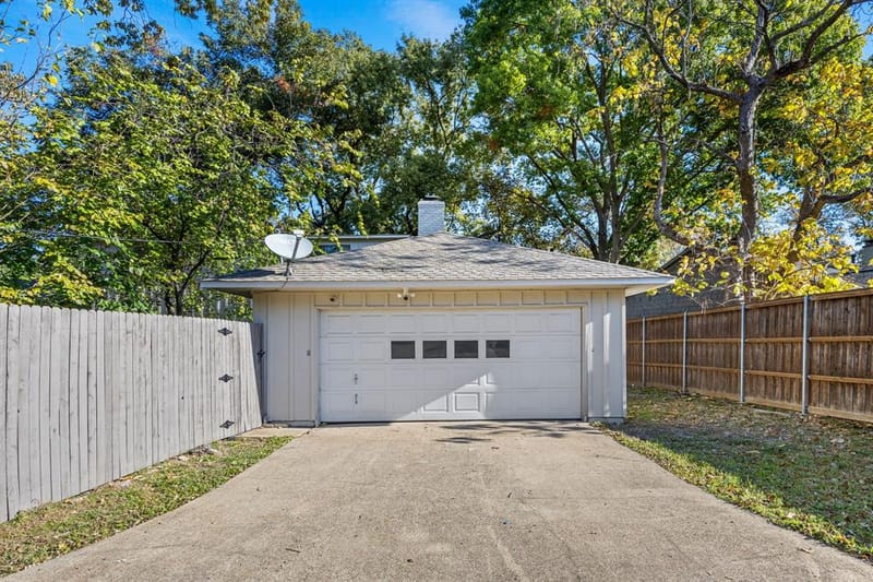 6925 Galemeadow Circle, Dallas TX 75214 - Photo 17