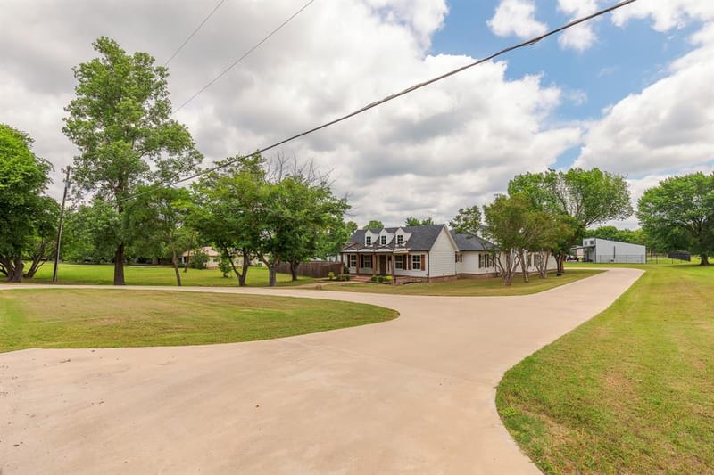 1305 N John Douglas Road, Van Alstyne TX 75495 - Photo 3