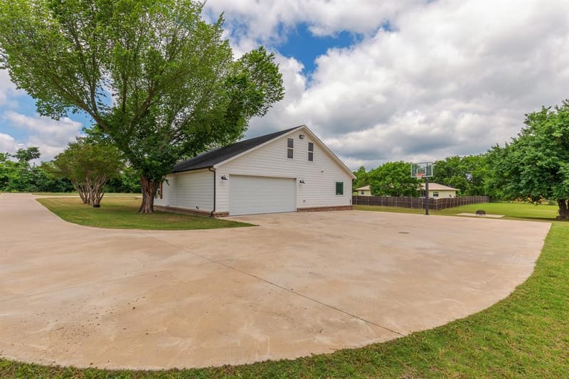 1305 N John Douglas Road, Van Alstyne TX 75495 - Photo 36