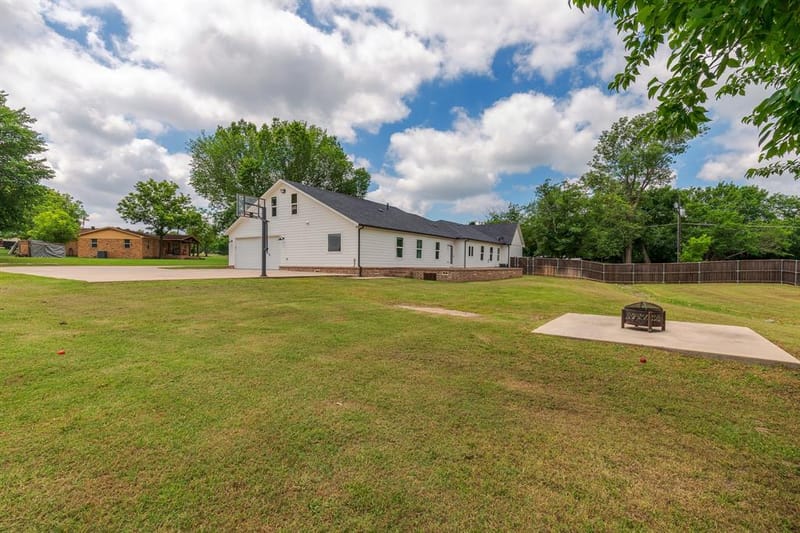 1305 N John Douglas Road, Van Alstyne TX 75495 - Photo 5