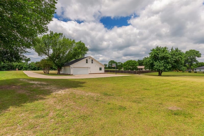 1305 N John Douglas Road, Van Alstyne TX 75495 - Photo 38
