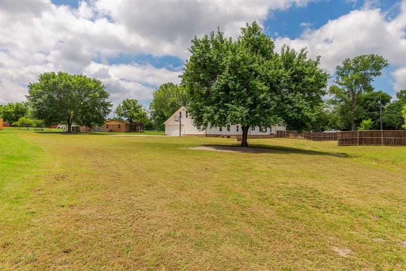 1305 N John Douglas Road, Van Alstyne TX 75495 - Photo 40