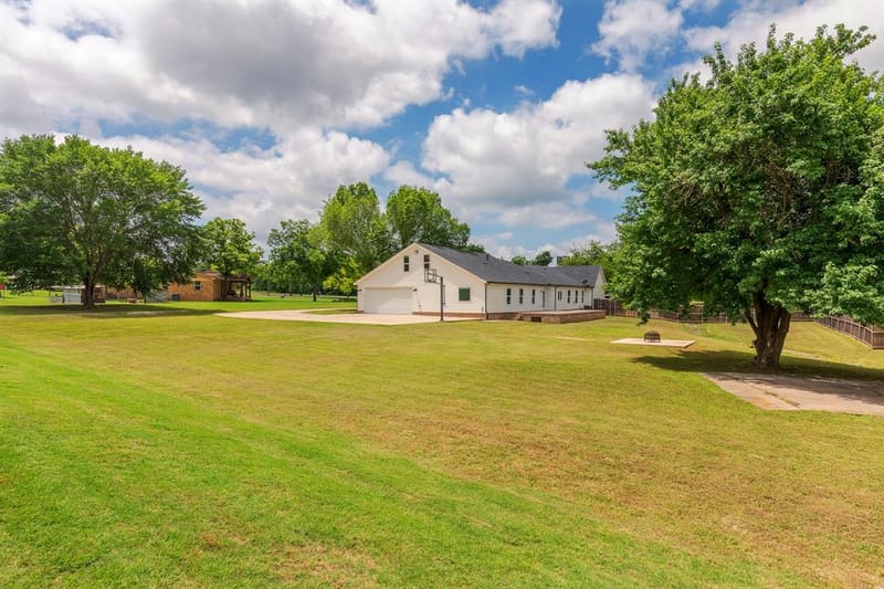 1305 N John Douglas Road, Van Alstyne TX 75495 - Photo 39