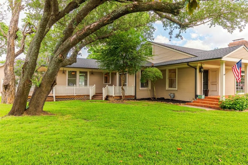 203 E Umphress Street, Van Alstyne TX 75495 - Photo 3