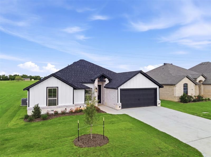 1600 Oleander Drive, Tolar TX 76476 - Photo 3