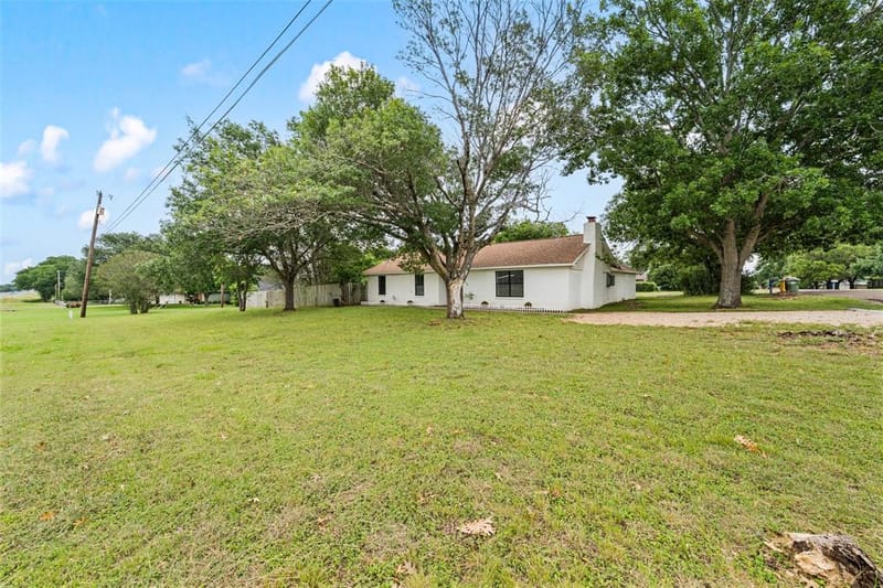 139 Claire Newell Lane, Waco TX 76705 - Photo 2