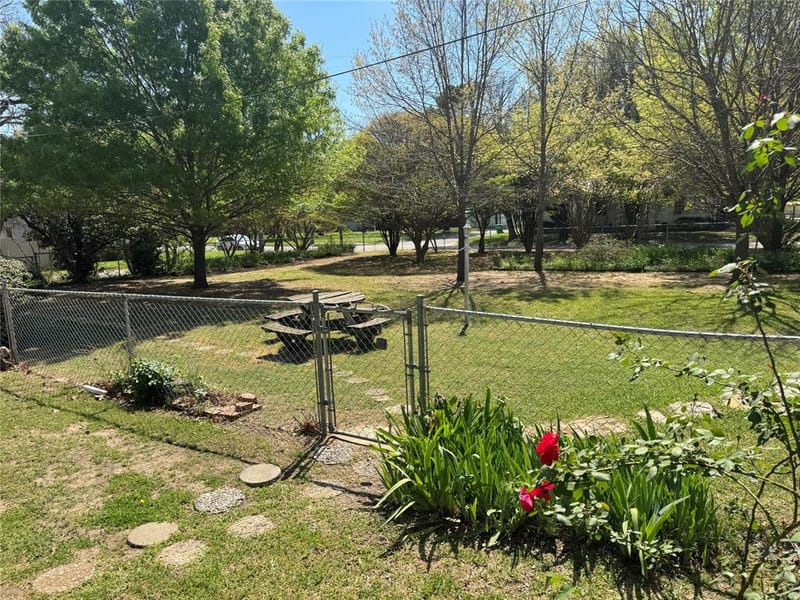 206 Ritchey Street, Gainesville TX 76240 - Photo 31