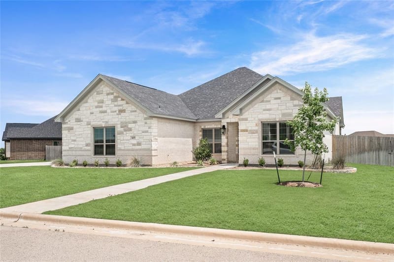 405 Willow Drive, Troy TX 76579 - Photo 3