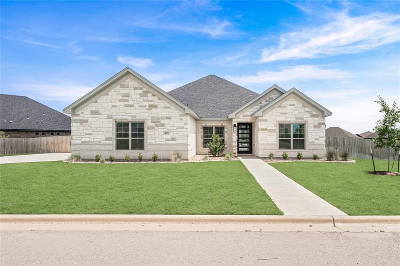 405 Willow Drive, Troy TX 76579