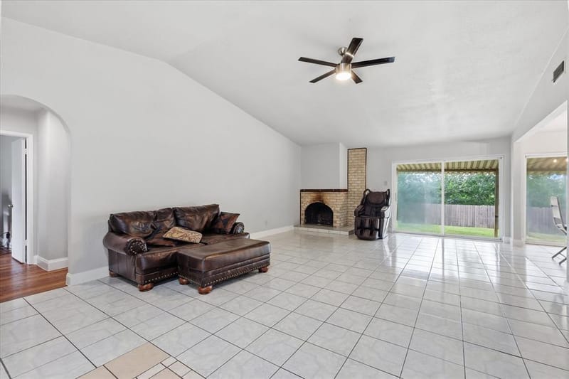 1839 Sherwood Lane, Carrollton TX 75006 - Photo 6