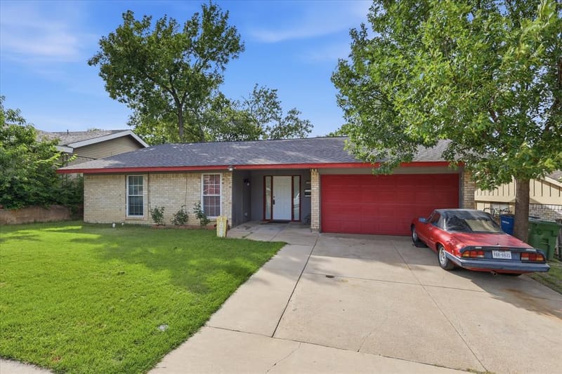 1839 Sherwood Lane, Carrollton TX 75006 - Photo 3