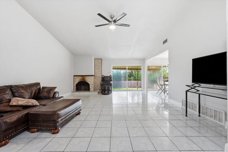 1839 Sherwood Lane, Carrollton TX 75006 - Photo 10