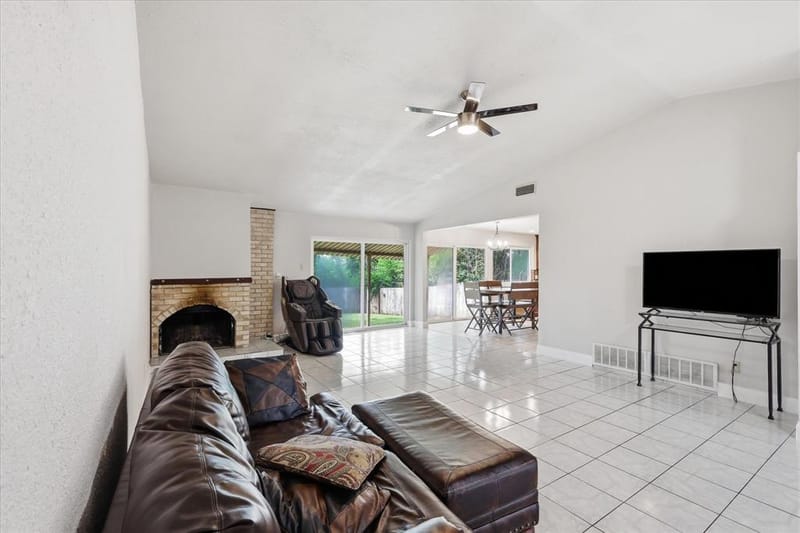 1839 Sherwood Lane, Carrollton TX 75006 - Photo 11