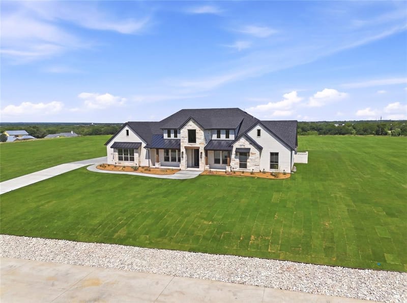 2006 Lindale Lane, Granbury TX 76049 - Photo 2