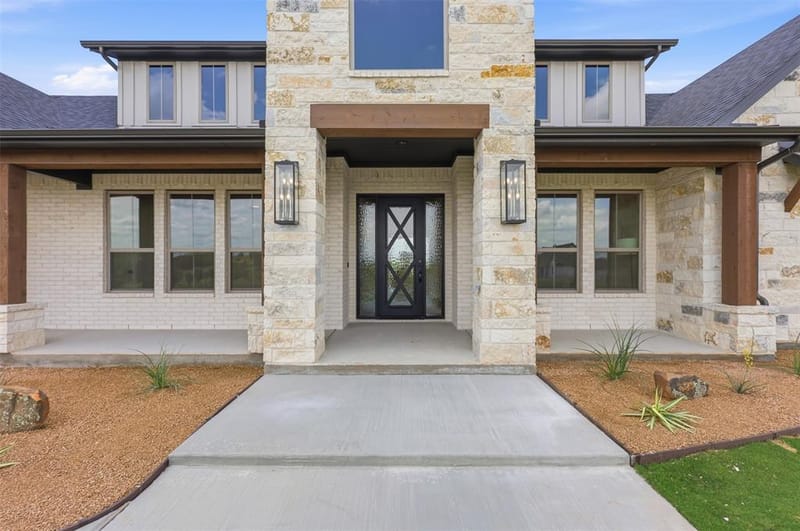 2006 Lindale Lane, Granbury TX 76049 - Photo 3